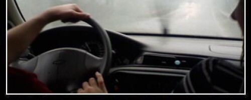 Автомобильные стеклоочистители в работе
